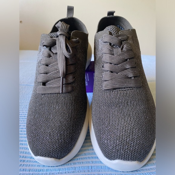 Cloudsteppers by Clarks - Picture 2 of 5